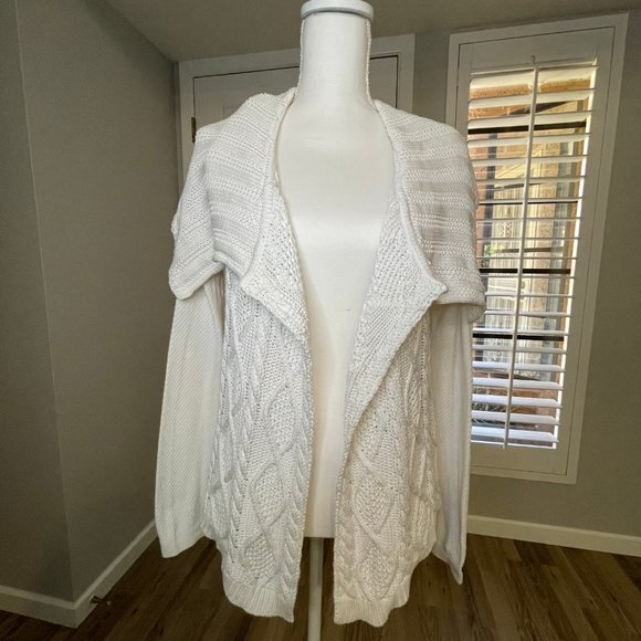 Cabi #193 Cable Knit Cardigan - Medium - Picture 3 of 6